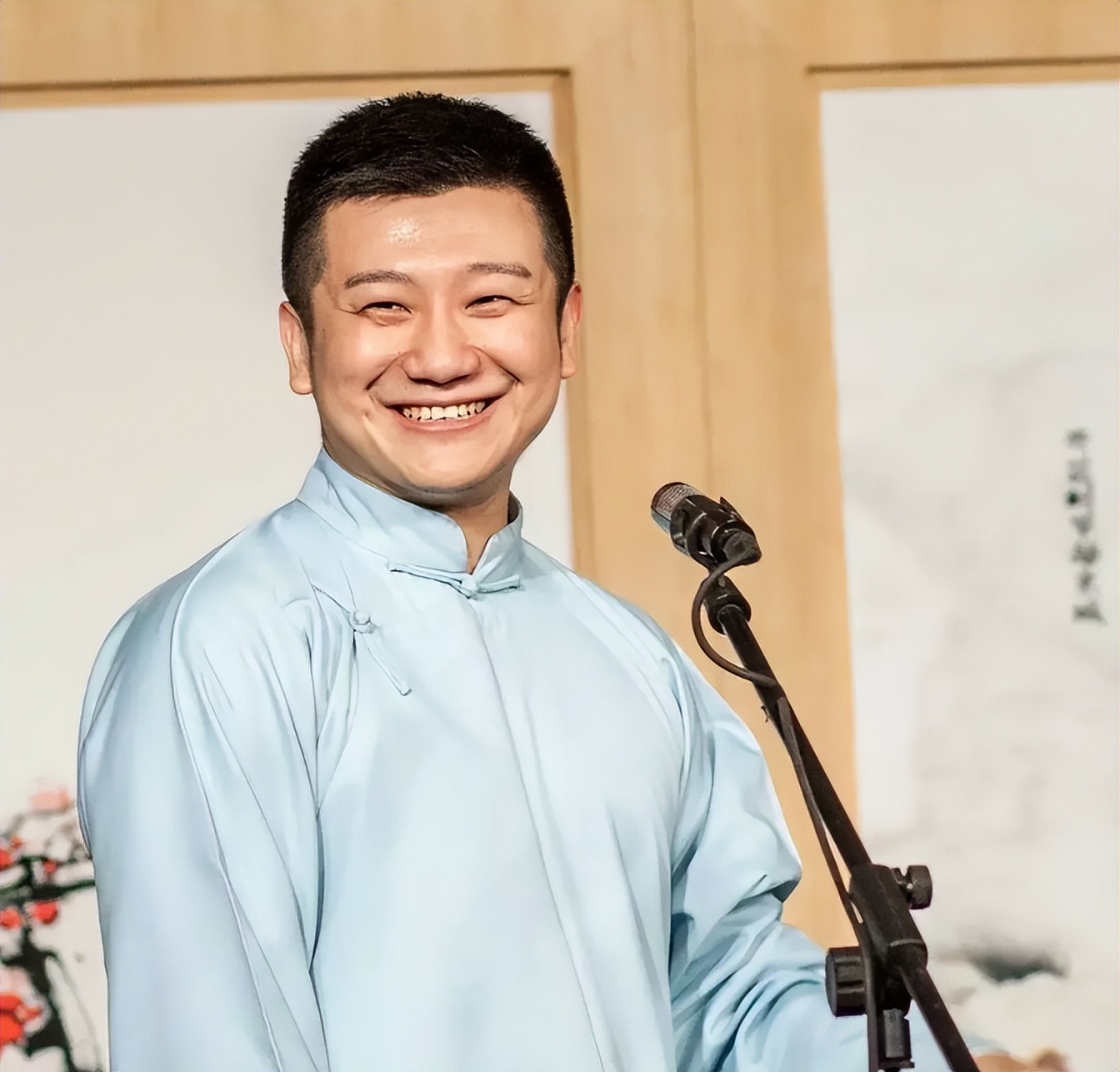 郭德纲一句"嘴里有问题",李寅飞被带了好几年节奏