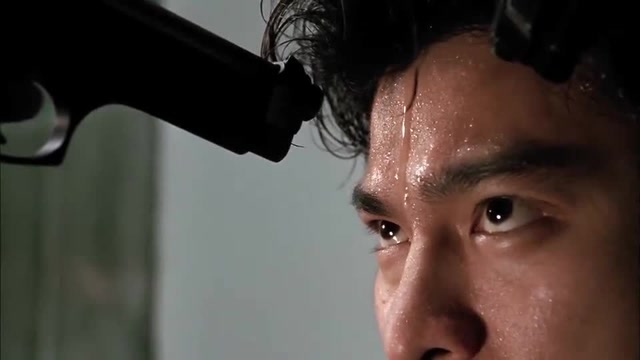 强迫舒淇拍电影,枪指刘德华脑袋,害古龙惨死,转身却获金马影帝