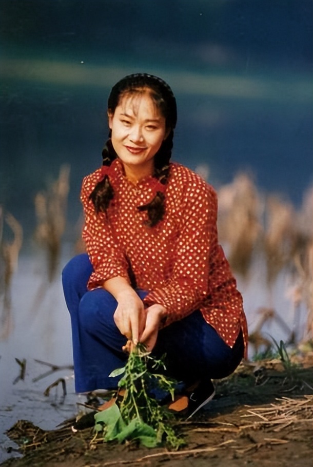 于文华为何几次三番的帮助大衣哥,看了她的身世,你就明白了