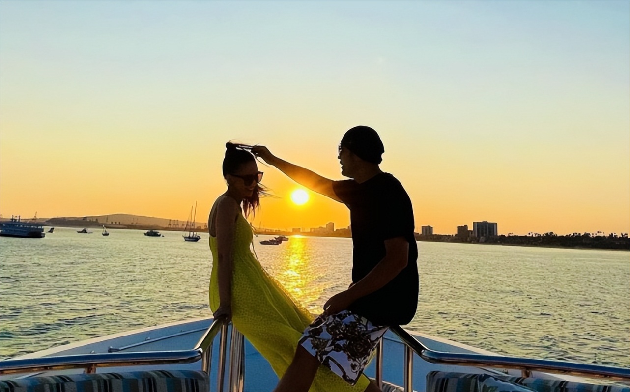 周杰伦突晒输液照，自疑心脏出问题在线求助，昆凌发文报平安