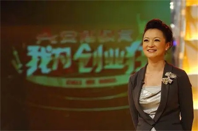 东方卫视名嘴袁鸣：丈夫是美籍华人，儿子十分可爱