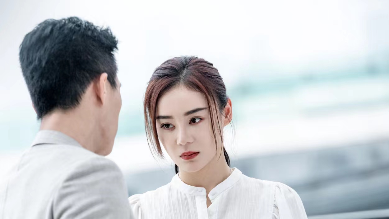 瞳孔地震!袁姗姗戴绿帽子直播,很符合《妻子的新世界》剧里人设