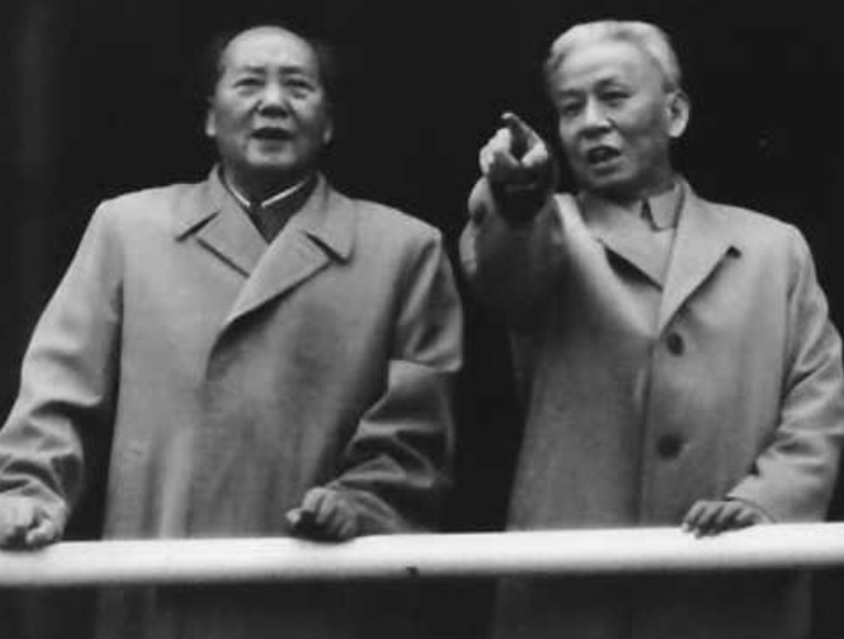 朱德位列十大元帅之首，授衔编号却是004，那么001号究竟给了谁？