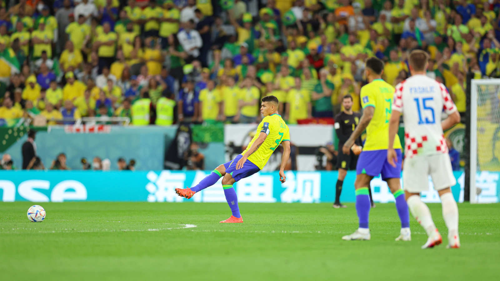 世界杯8强战总结：巴西没那么强，摩洛哥一黑到底
