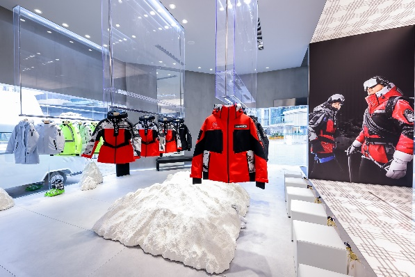 波司登限时快闪店登陆成都万象城 展示全球领先风采