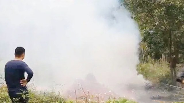 1995年，四川一山丘常年寒气逼人，考古队赶来查探