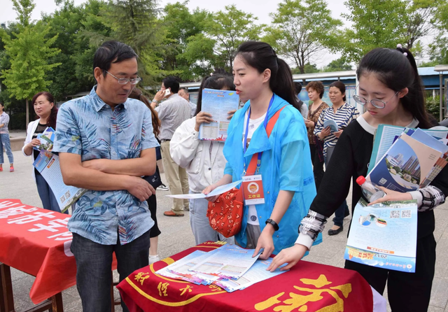 湖北省害人不浅的4所大学，已被官方点名曝光，毕业证100块也不值