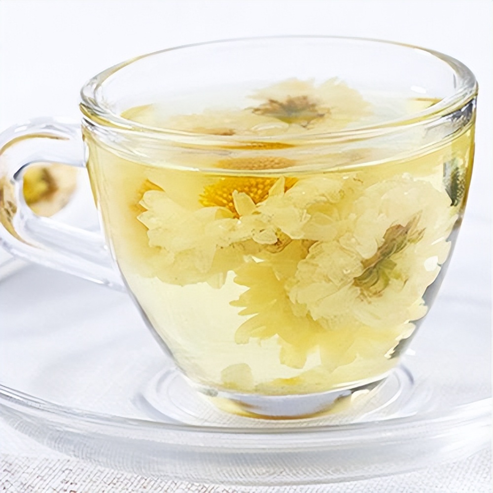 夏日菊花茶(临近三伏天,中老年人别太心疼钱,多喝3种消暑菊花茶,安稳