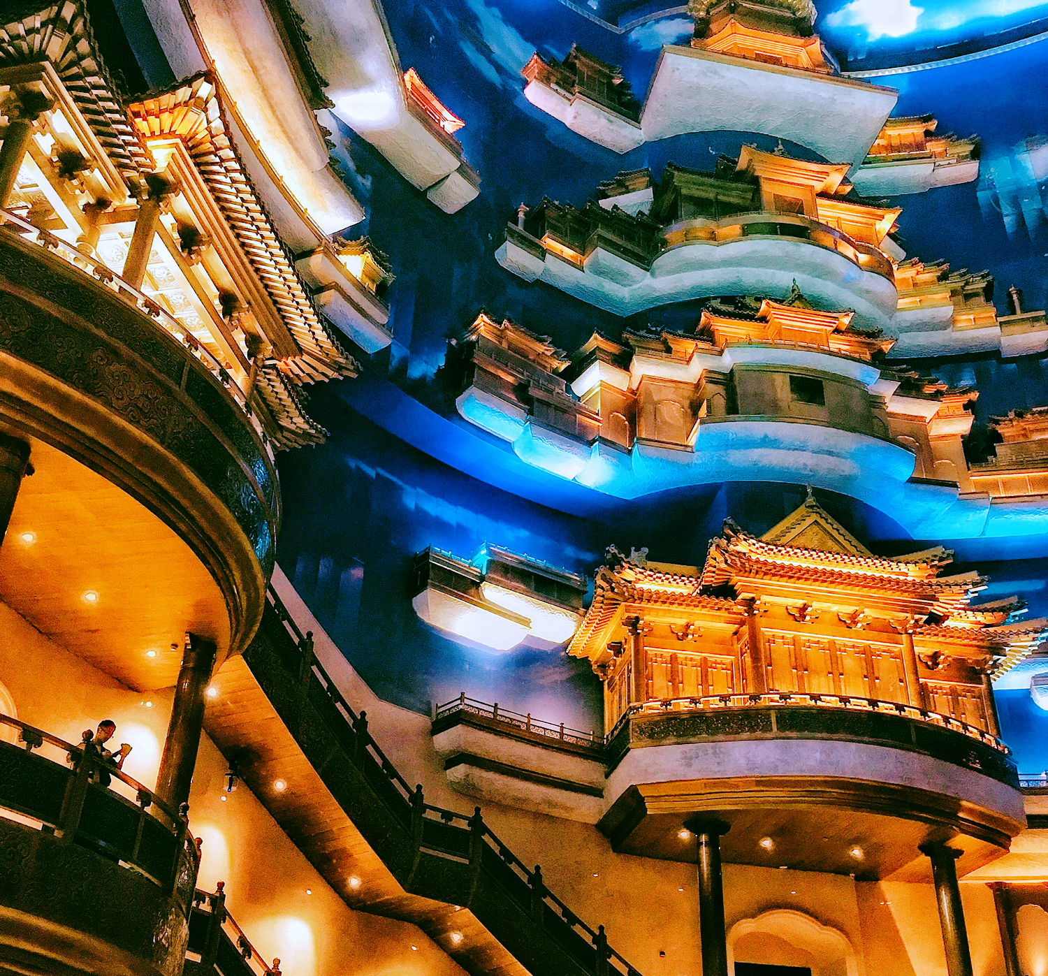 有9项世界第一的寺庙，花超10亿建造，内部金碧辉煌还有电梯