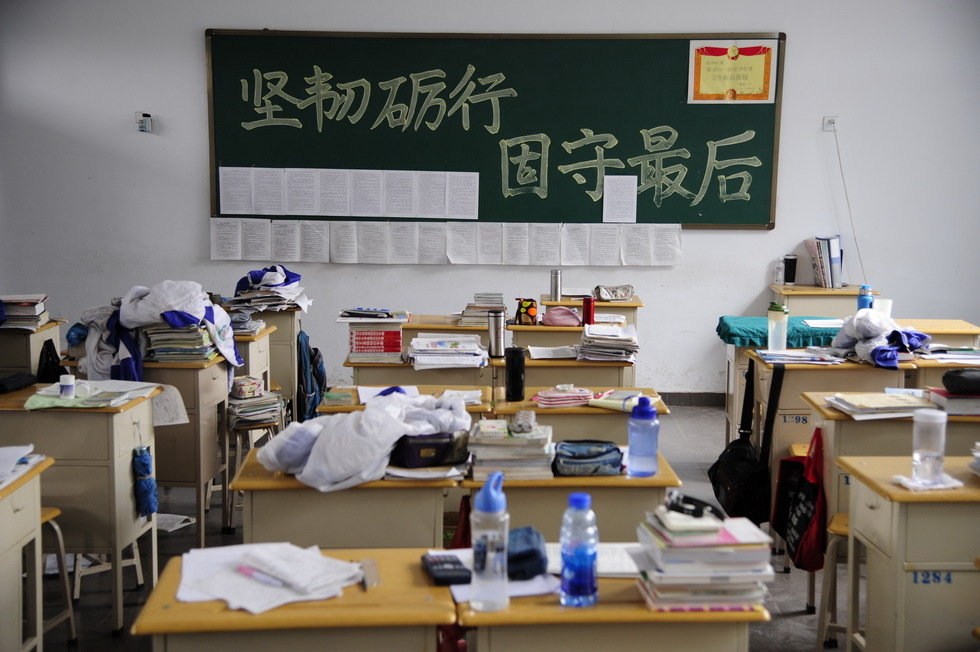 03年，19岁考生杨博偷高考卷，导致改用备用卷，最终法院如何判？