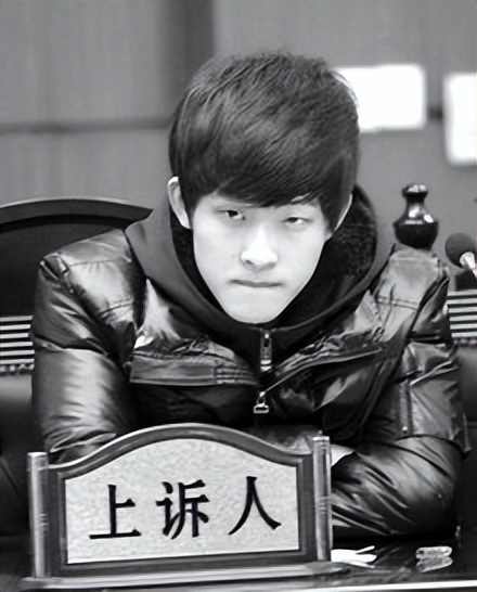 2010年，郑州大学生扶老人被索赔20万，法院两次开庭，最后咋判的