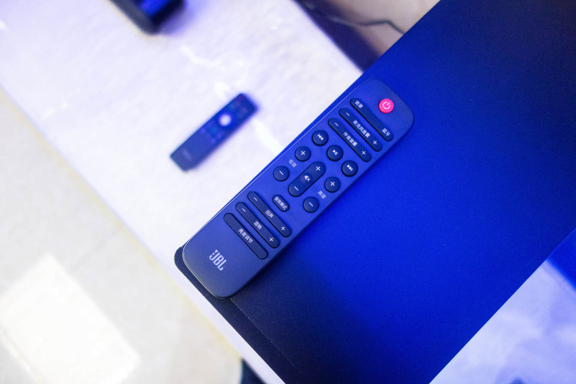 如何让客厅变成KTV？JBL KTV 350回音壁K歌不停