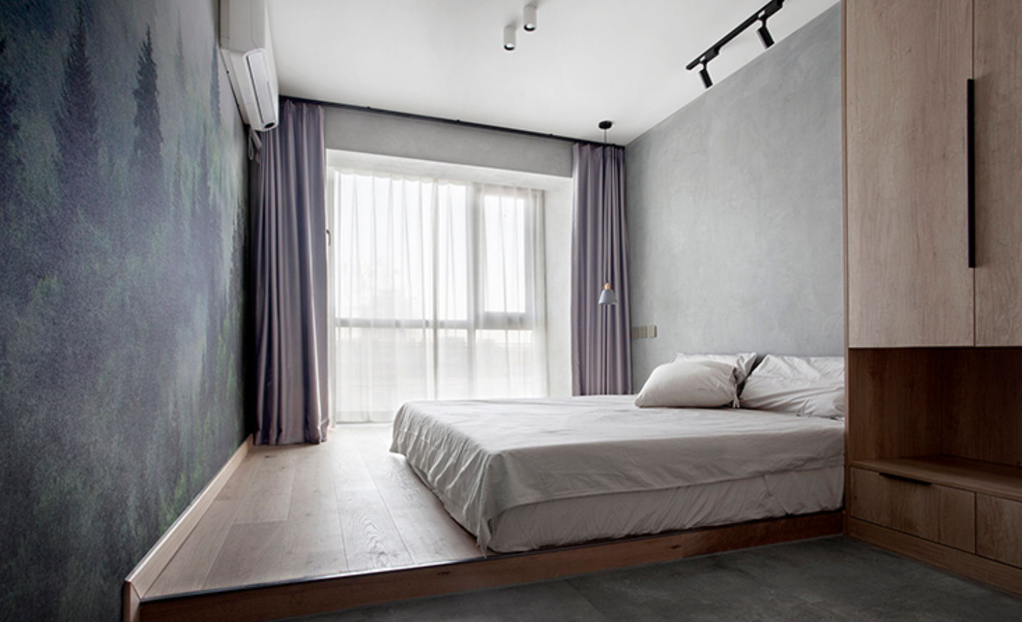 这是我见过最高级的工业风装修，卧室做抬高，既简单又大气