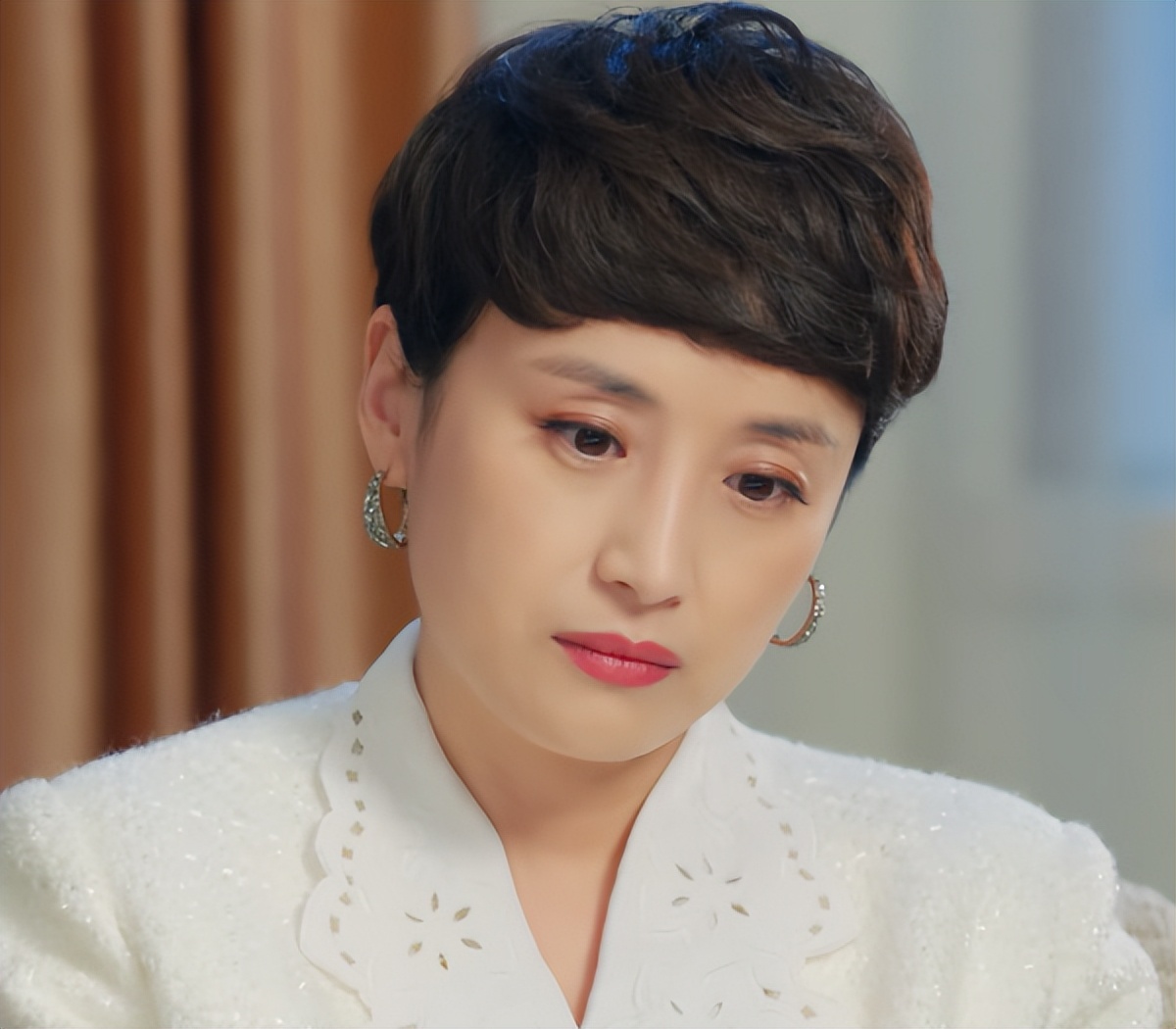 《我最爱的家人》女演员群像,都很美,但却缺少年代剧的真实感-蘑菇号