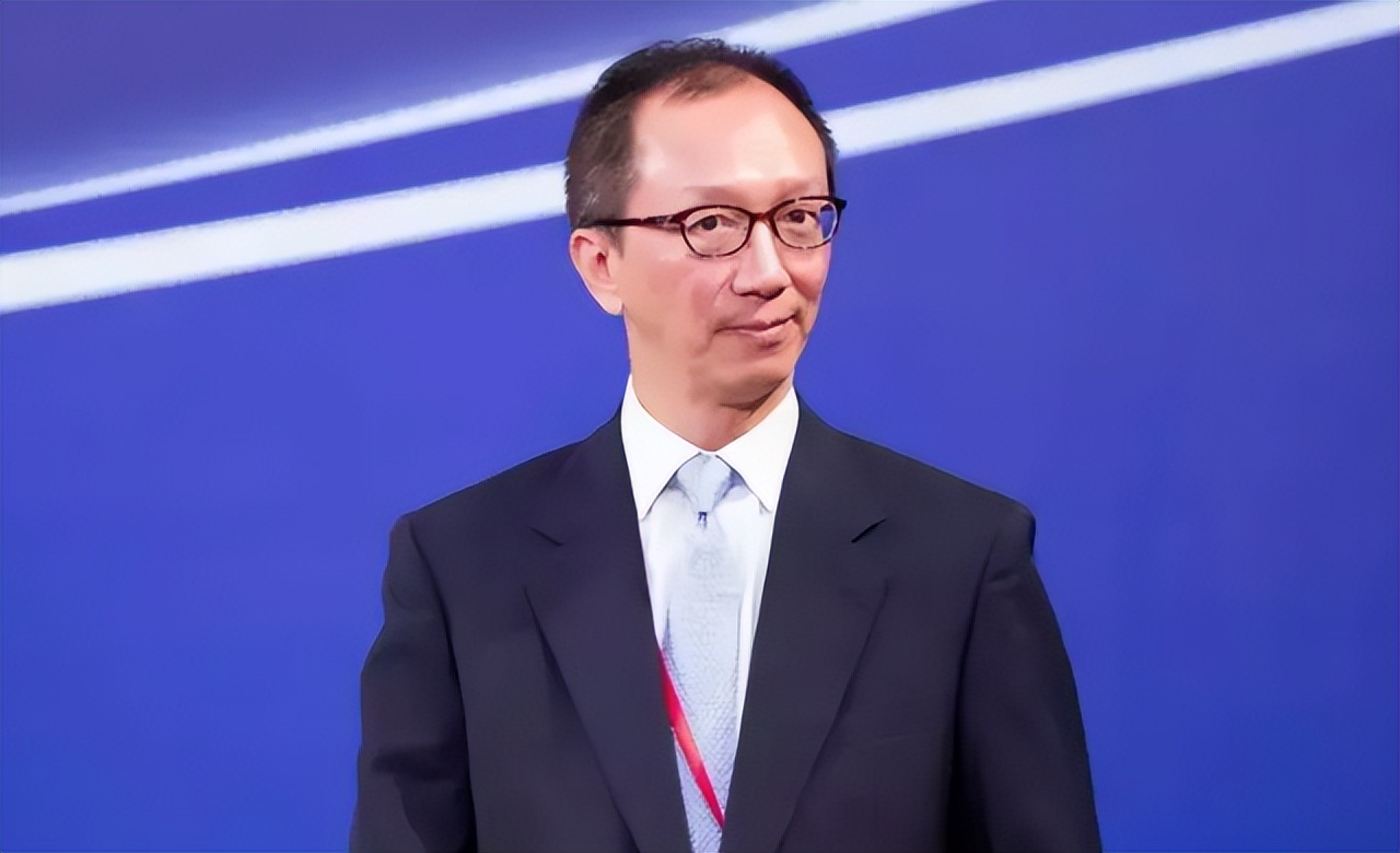 梁錦松個人資料（面對與梁錦松的26歲年齡差爭議，伏明霞回應：我喜歡成熟一點的）