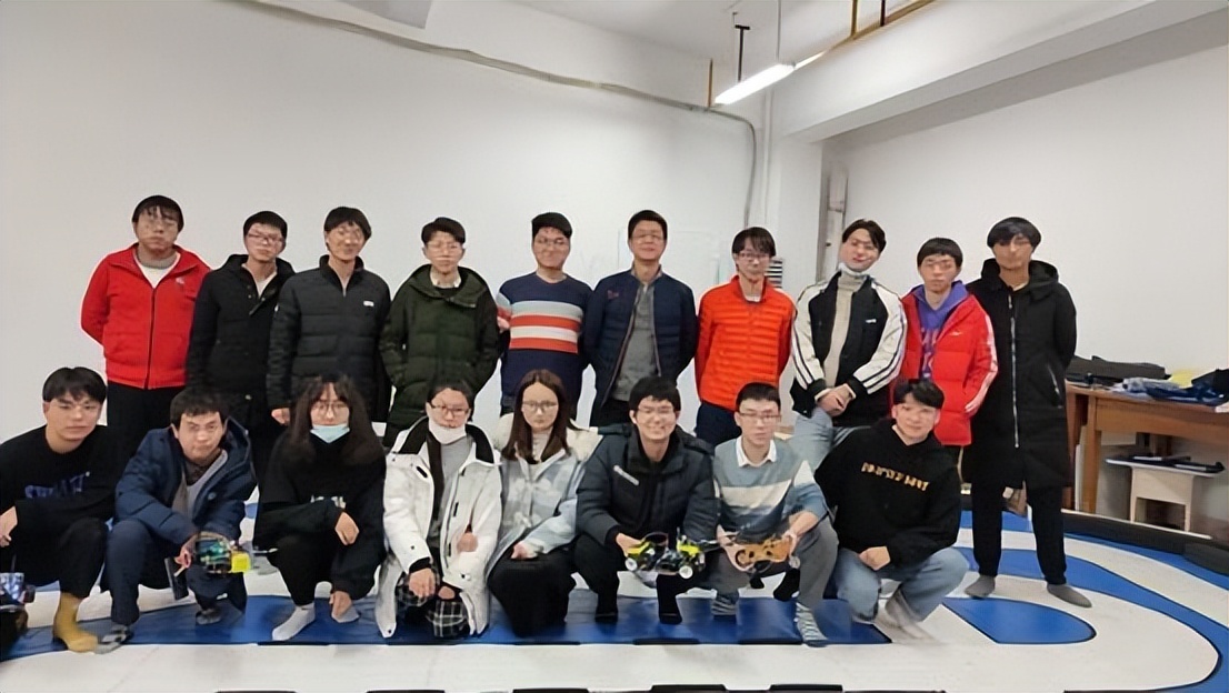 湖北超强学霸团：9人考上研究生，多人入职名企，年薪达20万