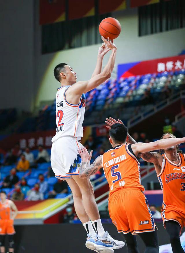 北京中小学生校园足球联赛直播(CBA直播预告，广州险广厦悬，疆浙苦战，辽晋对攻，深圳阴沟翻船)