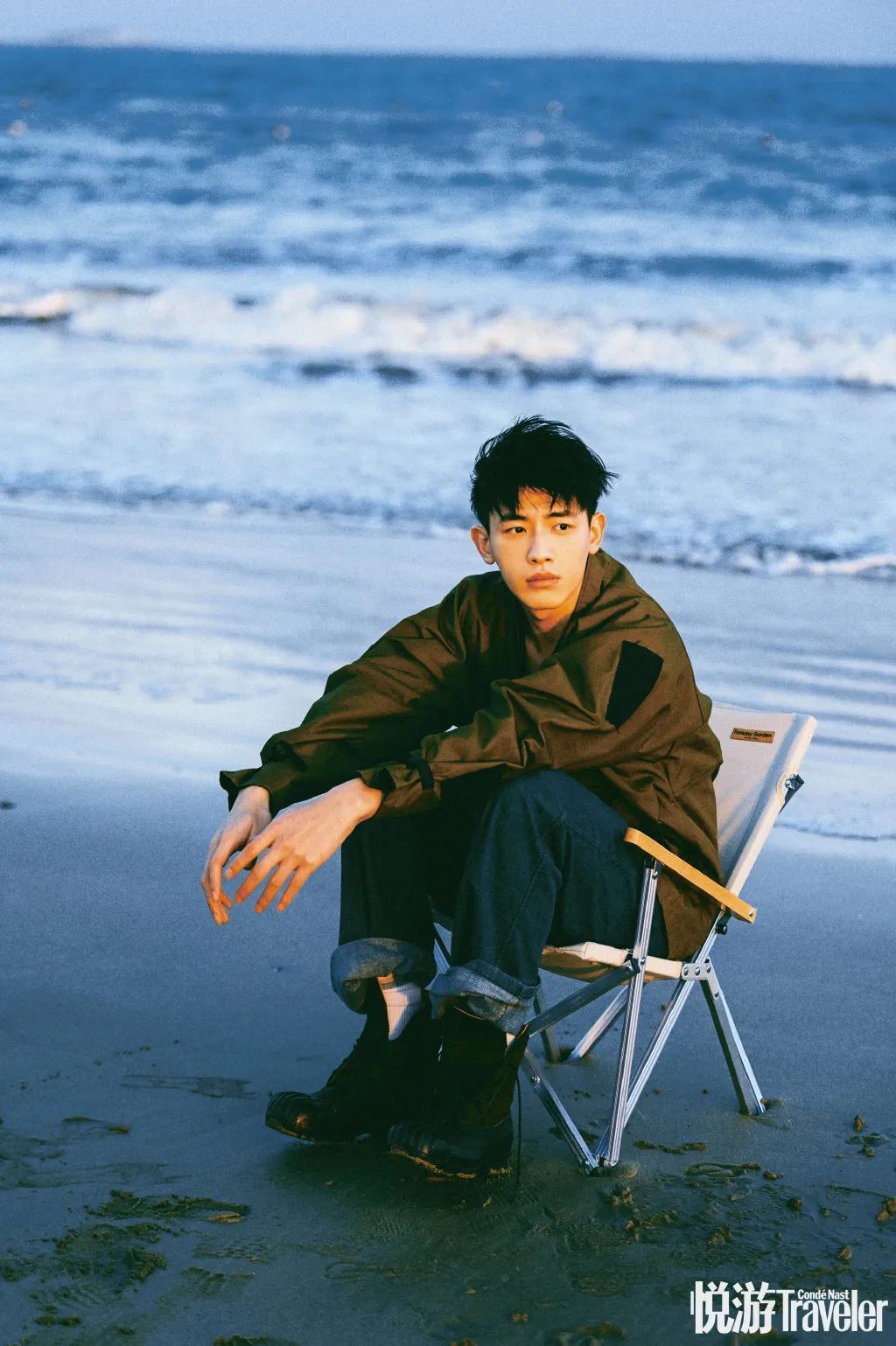 被王嘉尔颓丧风造型帅到！这些小众的宝藏杂志也太会拍了吧…