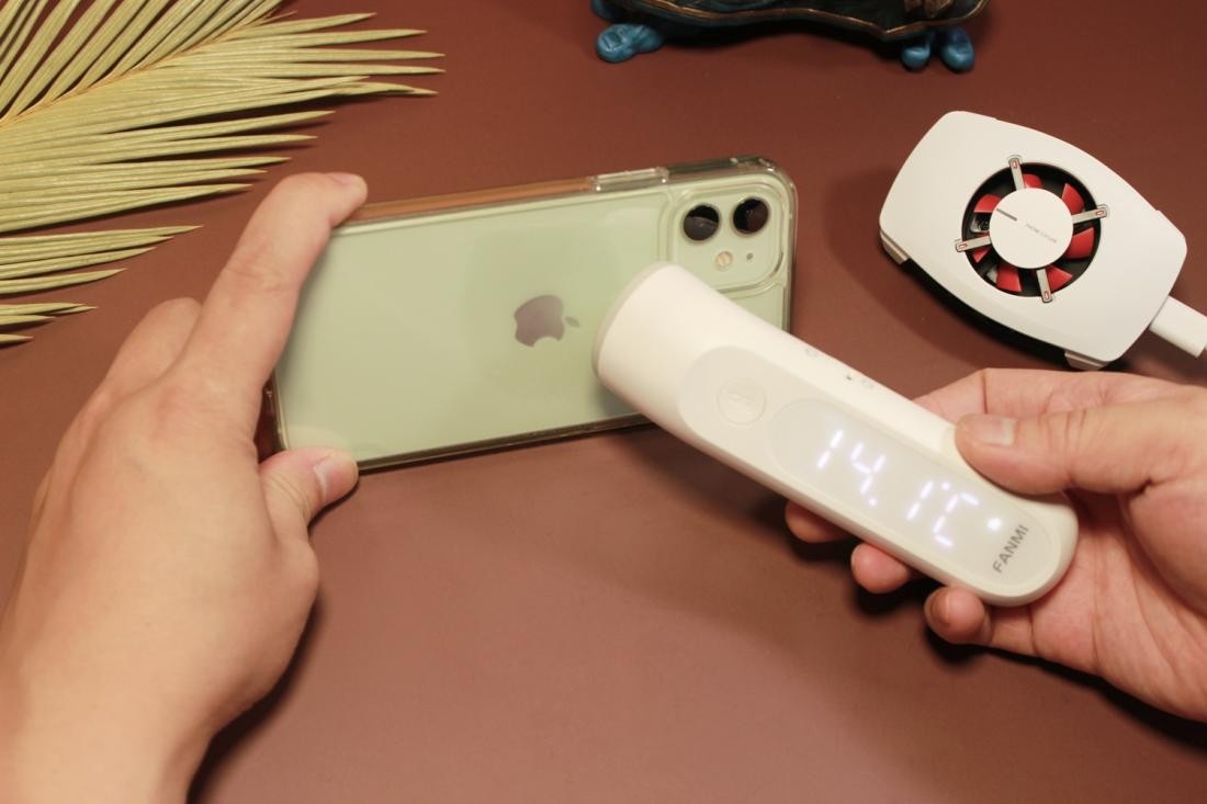 夏天游戏不烫手，一加18W冰点散热背夹辅助iPhone游戏体验