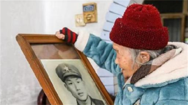 未婚夫战场牺牲，她带准婆婆出嫁，不离不弃奉养“妈妈”40年