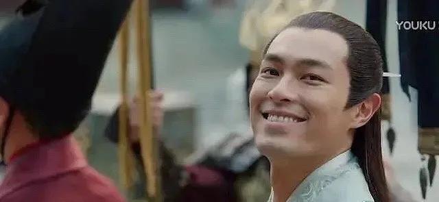 古装丑男？不，现代美男