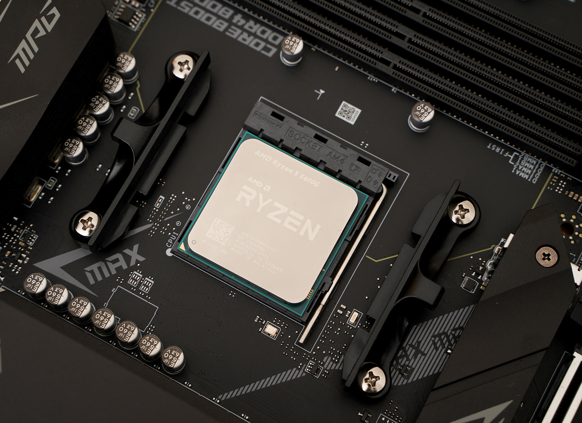 4ghz,6核心12线程,支持ddr4 3200mhz内存,集成核显方面,vega架构,7cu