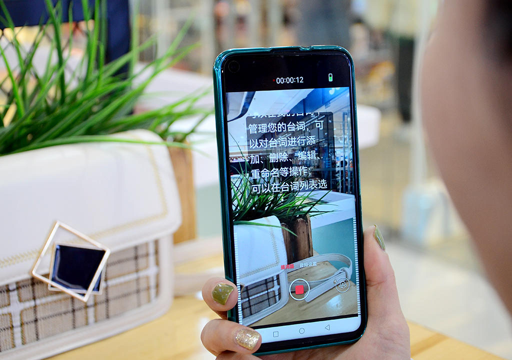 自带提词器，助力视频提升品质！塞宾小搬2号无线麦克风体验