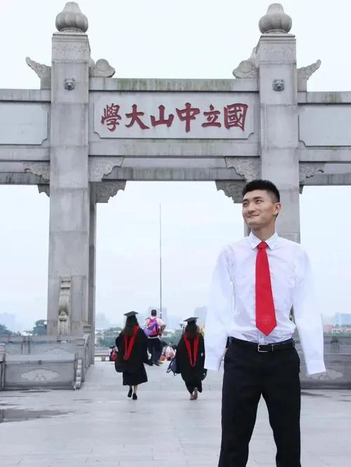 无臂状元杨孟衡，考上剑桥硕士，收获爱情，结婚生子成了人生赢家