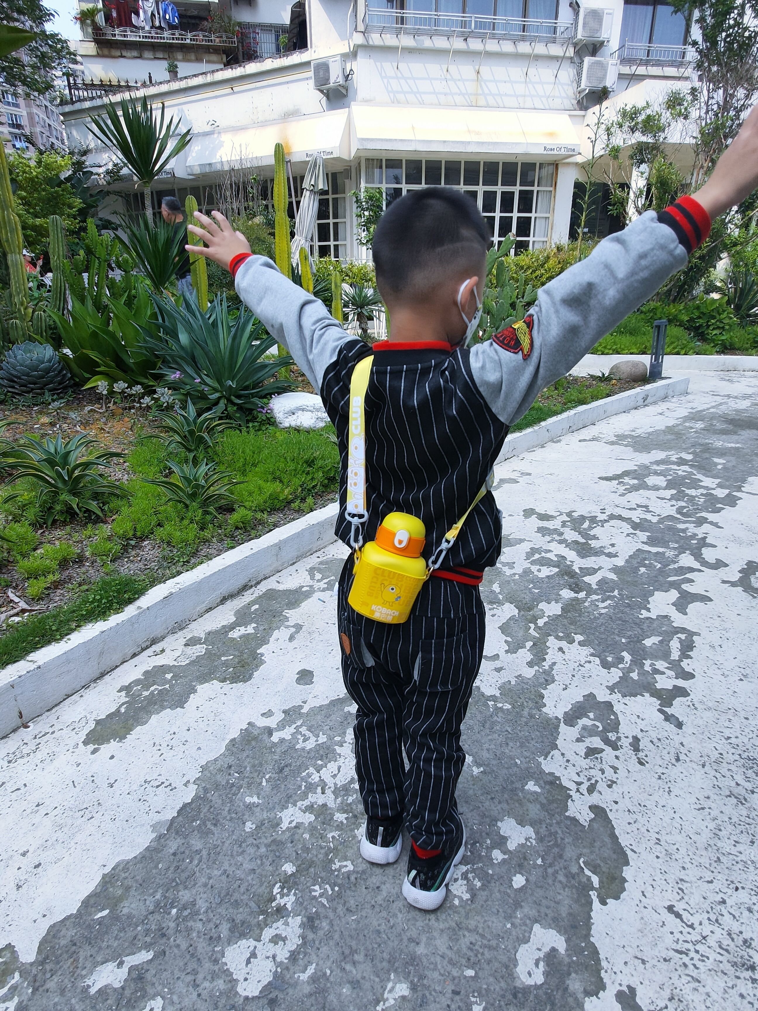 康巴赫儿童保温水杯：让喝水变的时尚可爱