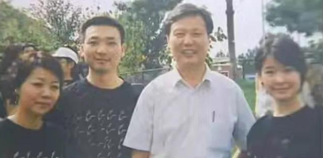 高考险被顶替，康辉：如果没有父亲的奔走，我的人生必定要被改写