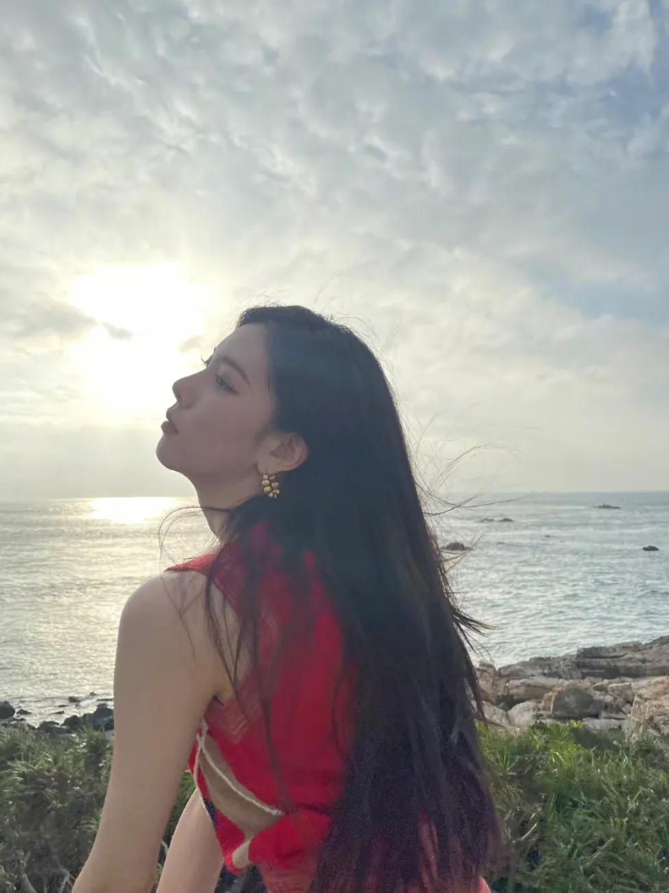 宋妍霏近期穿搭