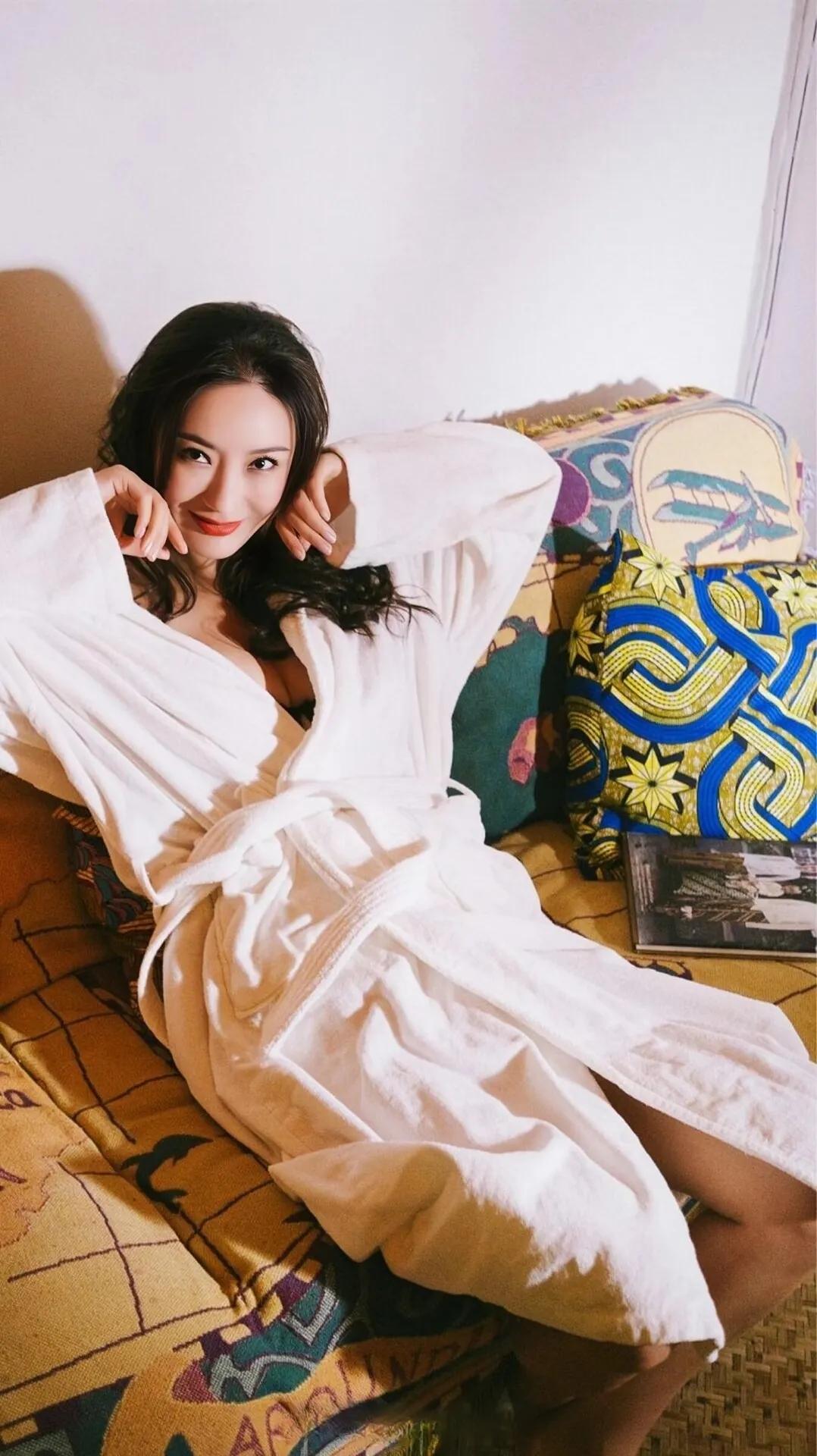 王李丹妮:身材火爆,性感妖娆,风情万种,不愧为宅男杀手!