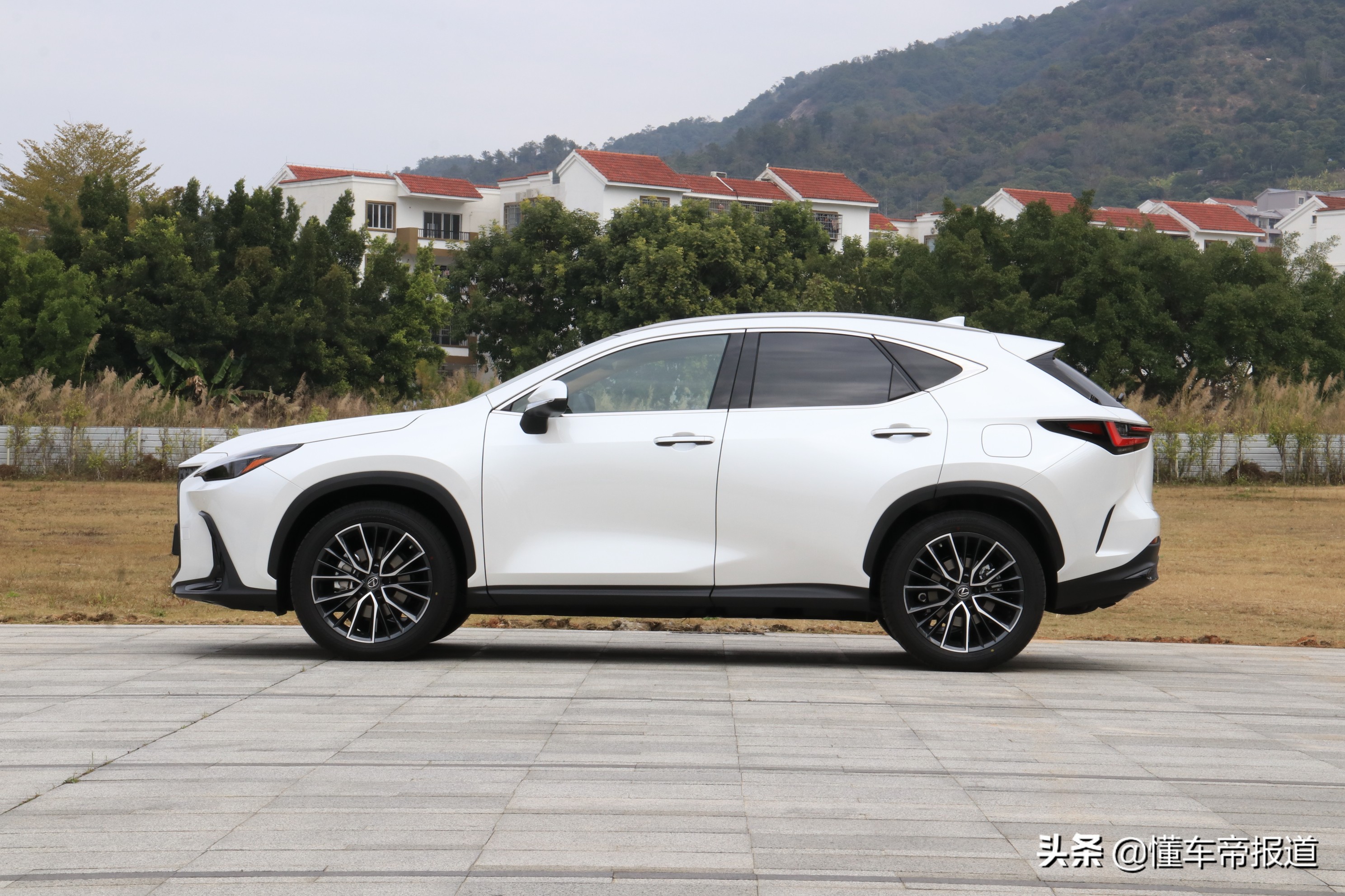 新车｜比奔驰柔顺，底盘质感不输奥迪！雷克萨斯NX 350h你得这么玩