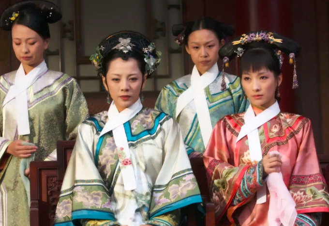 《甄嬛传》中甄嬛当上太后 ,端妃和敬妃都活着,为何叶澜依非要死