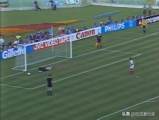 世界杯几张黄牌一个点球(1990年世界杯1/4决赛，巨星先后错失点球，戈耶切亚显神威)