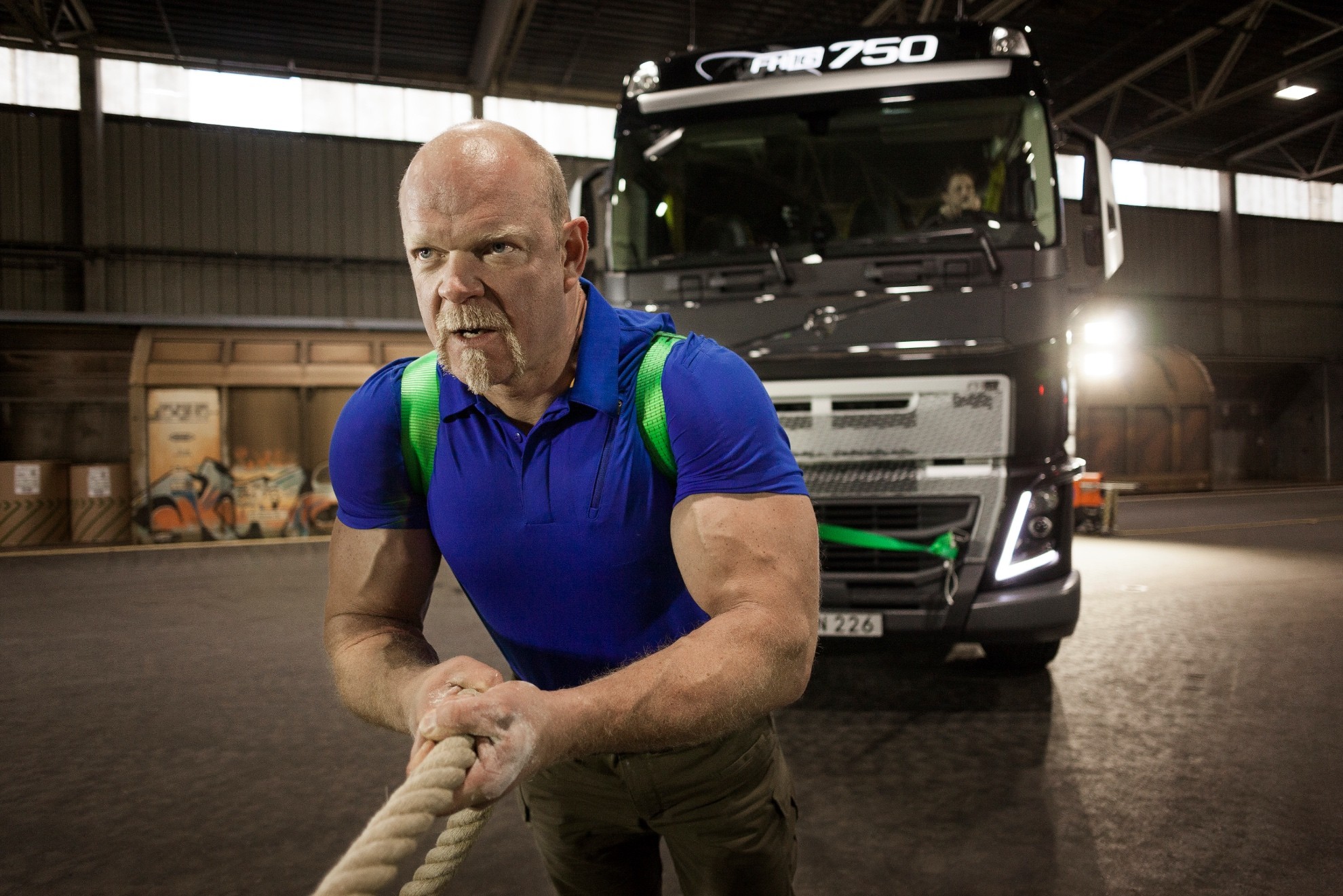 吉尼斯大力士比赛(马格纳斯:世界最强大力士冠军,因掰手腕掰断对手