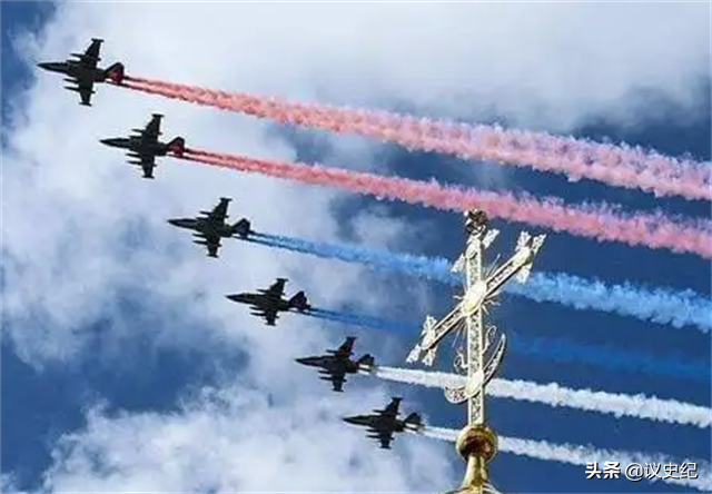 她是中国首个战机女飞行员，年仅30岁逝世，父母：交给党不后悔