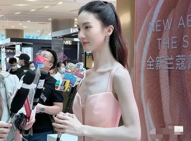 格格巫图片真人(娜扎的"格格巫鼻",张天爱的直角肩,娱圈的"病态审美"