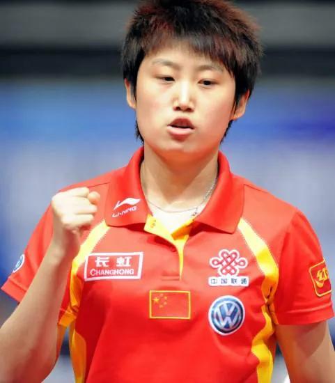 中国第一位乒乓球世界冠军是(国乒女队30年10大名将