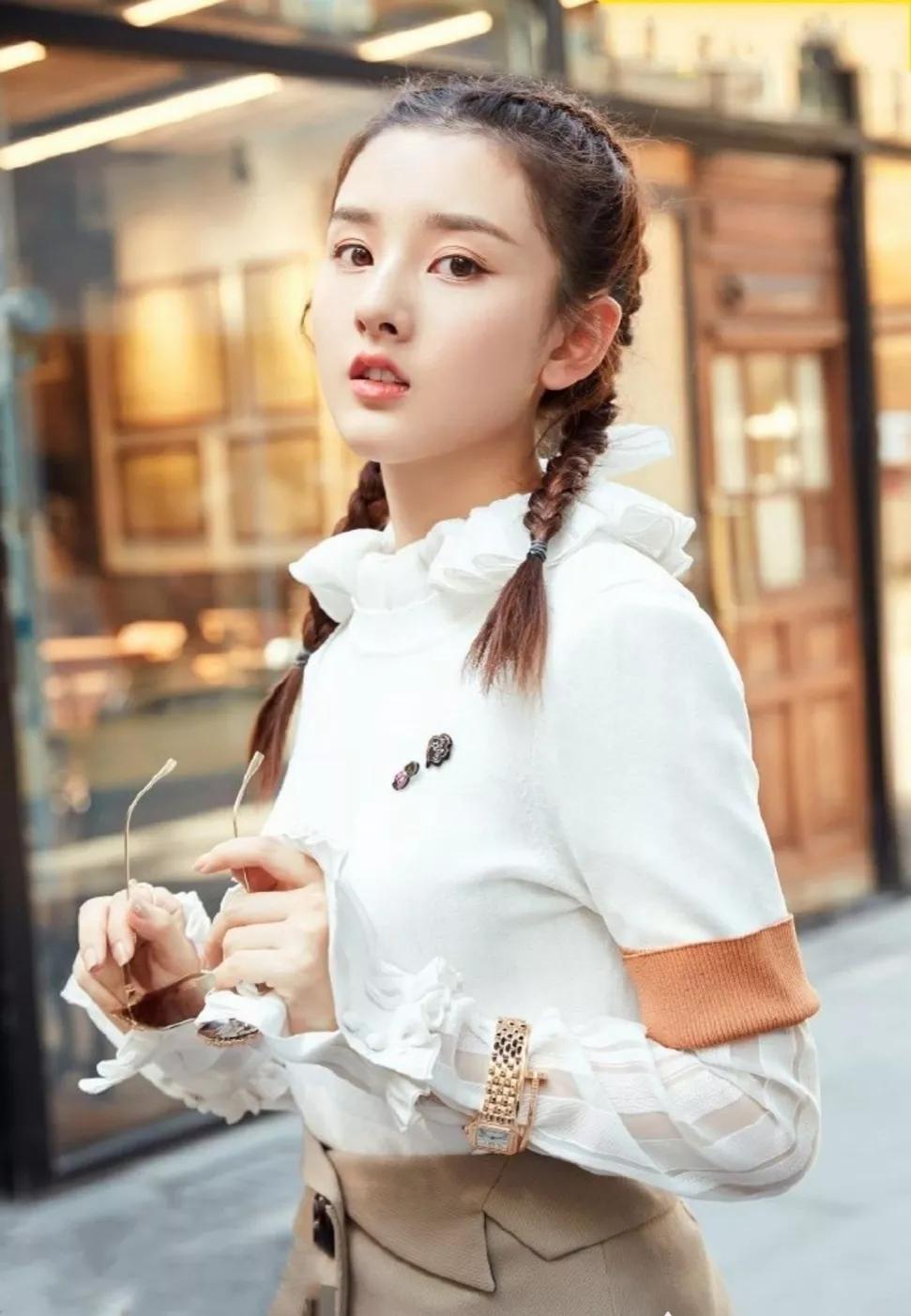 手机桌面，明星宋祖儿、李纯、郭碧婷和杨紫
