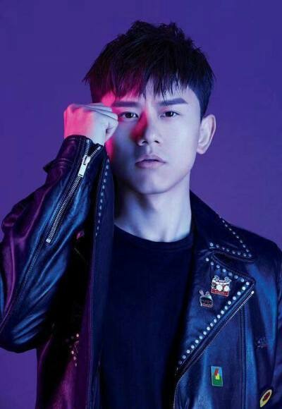 张杰的所有歌曲集节目(《时光音乐会》:张杰《我们都一样》,藏着他的