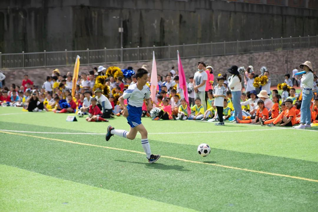 双流区西航港小学首届“星港杯”校园足球联赛开幕式成功举办