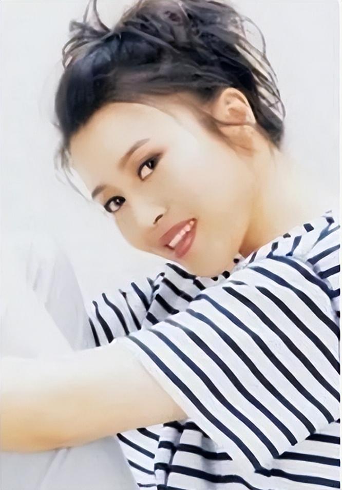 还在《裸婚时代》中饰演的刘易阳母亲吴红霞,都是妈妈中的极品,非常