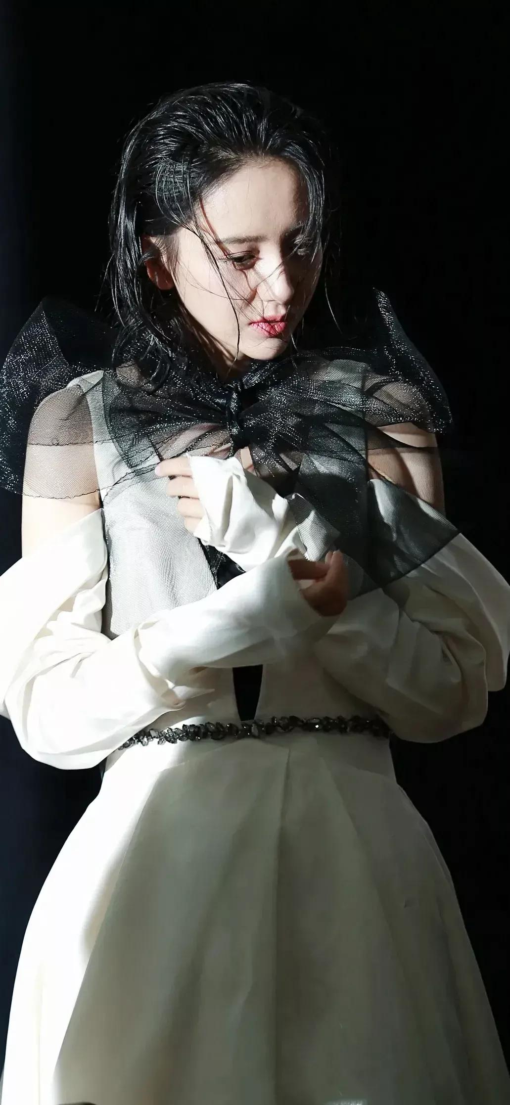 佟丽娅：气质优雅，温婉大方，甜美可人