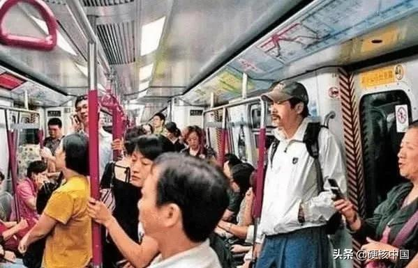 参加活动 出行气场十足，明星就该有这么大的排场吗？