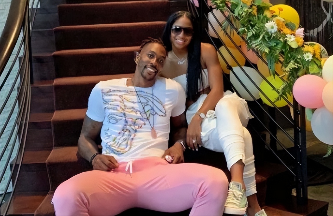 nba霍华德图片大全(37岁霍华德埃及度假,手臂粗壮!