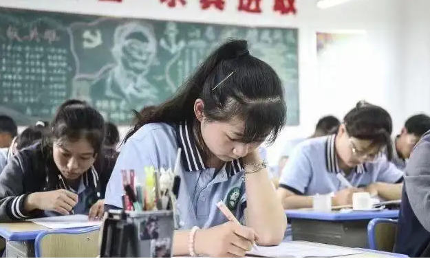 中国大学共有8大等级，普通学生能考进第四级，已经算学霸了