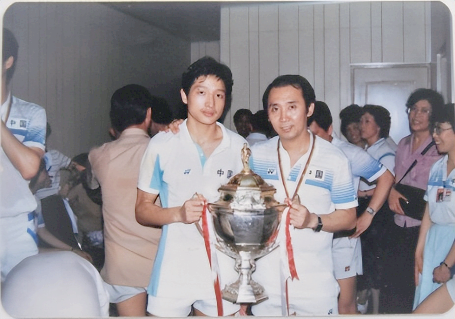 世界羽毛球四大天王分别是（他是羽坛“四大天王”，退役后无奈远走海外，与妻子大半生分居）