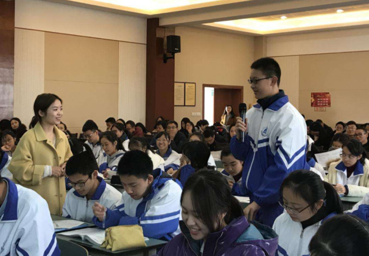 成都教师发放绩效工资，一次拿到5万元，非师范生也想去任教