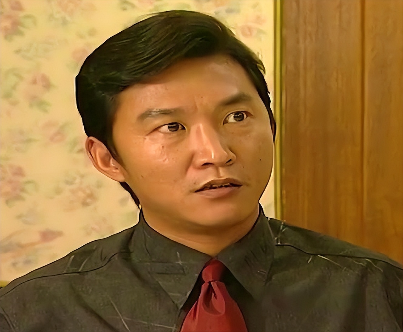 赵燕国彰：对女孩子动粗，你就不是个东西